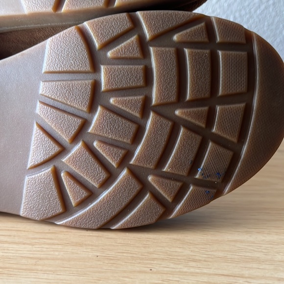 UGG Girls  Tillee Boots size 3 - Picture 4 of 11